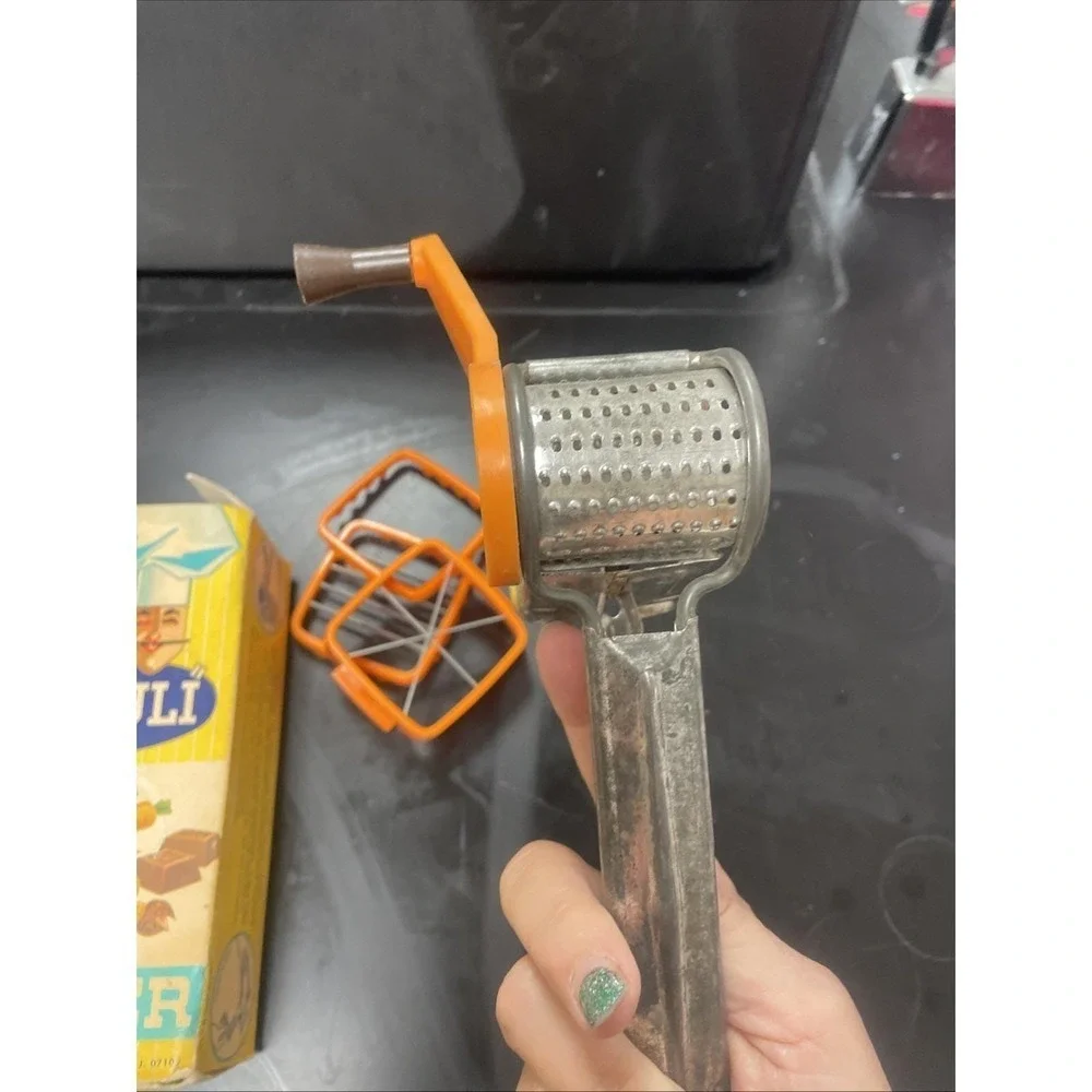 Vintage Mouli Handheld Rotary Grater in Original Damaged Box #21538